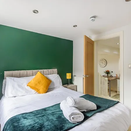 Wenlock Base - Cosy Basement In